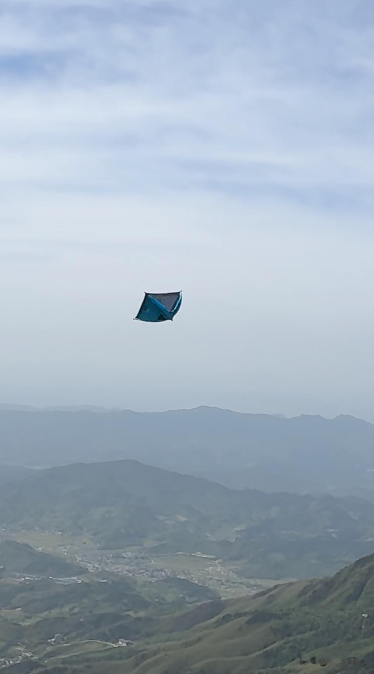 武功山天上下帐篷了[笑着哭]