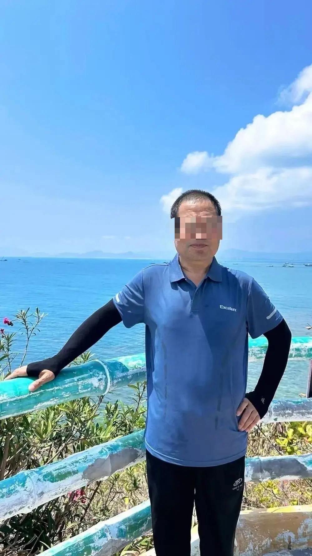 新疆，一59岁绿化工人，为人老实，他上班时发现园区用水很浪费，刚好碰到项目经理，
