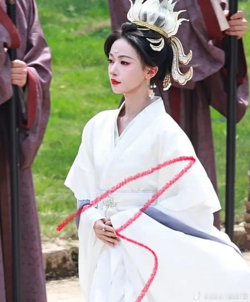 那肯定是林允啊看过生图不需要磨皮也特别美