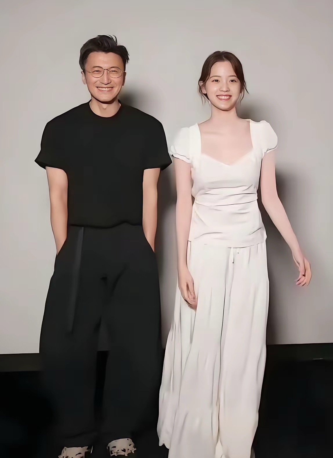 谢霆锋是真靠谱，你看这距离感，难怪另一半会放心踏实