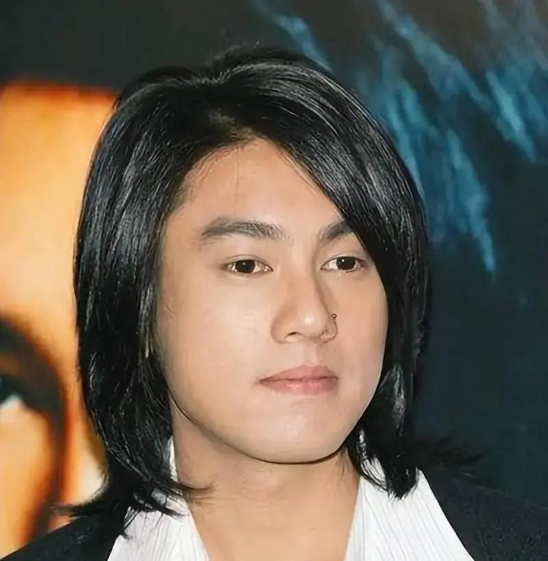 言承旭还在拍偶像剧，周渝民已经拿了金钟，朱孝天改卖有机饭，吴建豪混街舞圈。当年