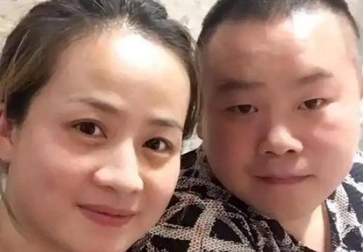 2014年，岳云鹏开着好车带妻子郑敏回到老家，二姐犹豫地说道：弟弟，姐姐想在城里