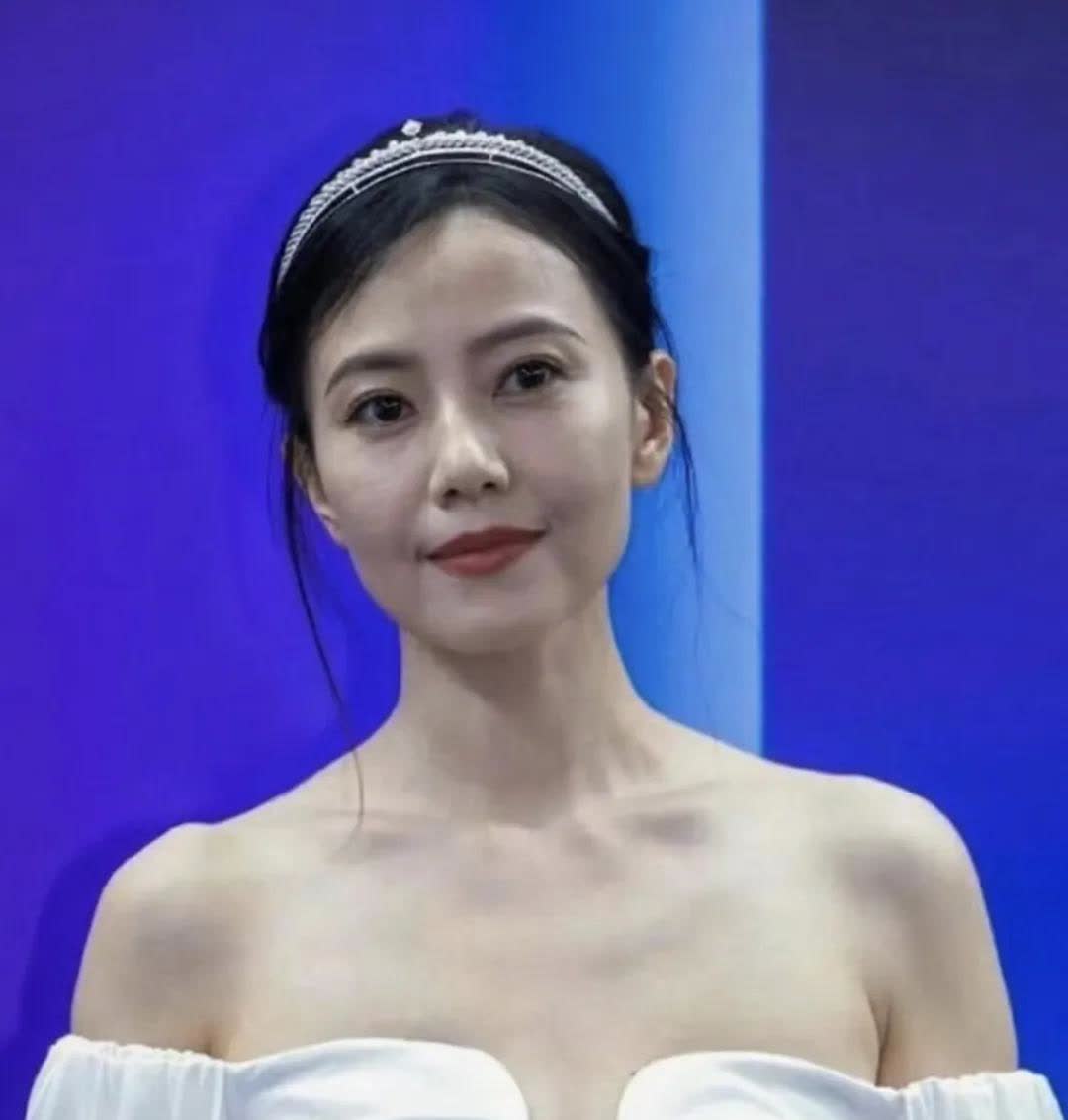 高圆圆曾公开提到，不生孩子也不是她错近日赵又廷上综艺《盒子里的猫》忍不住说，