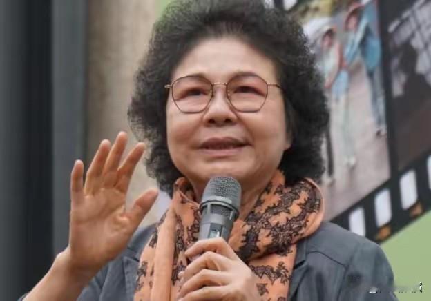 台“监察院长”陈菊去年在例行性健康检查时，发现在右侧肾脏有一约3.5公分肿瘤，随