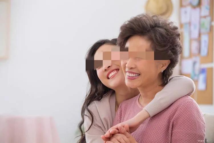山东莱西，女子跟前夫虽已离婚，但与前婆婆关系如初，某日，女子让前婆婆帮忙开张银行