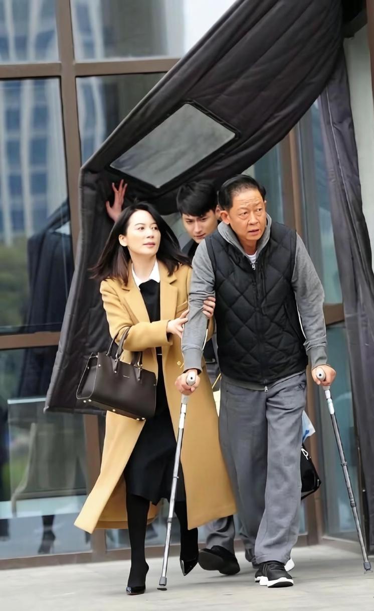 王志文旁边这个美女看着好眼熟，就是叫不出名字来，是不是俞飞鸿，你确定是谁？这是