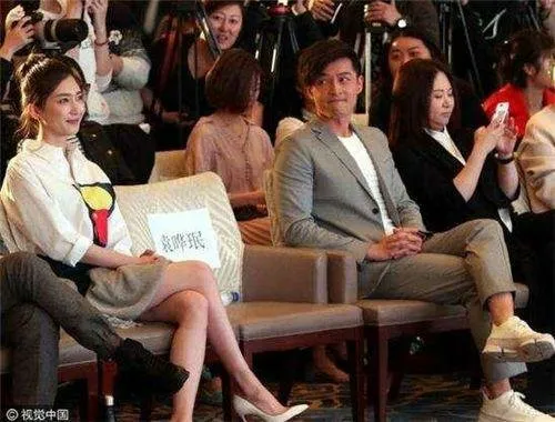曾经的爱是真的，现在的陌路也是真的，在娱乐圈真的是很常见。人，真的是很奇妙的动物