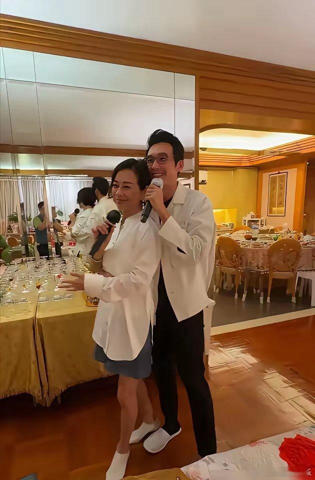 46岁陈松伶瘦了，最该谢的不是教练，是小9岁的老公张铎。他不准她喝冷饮，只能喝温