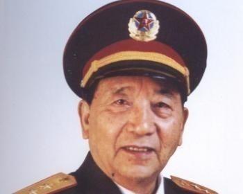 1932年，徐向前骑马路过死人堆时，发现其中一具尸体是自己手下的一名连长，并且还