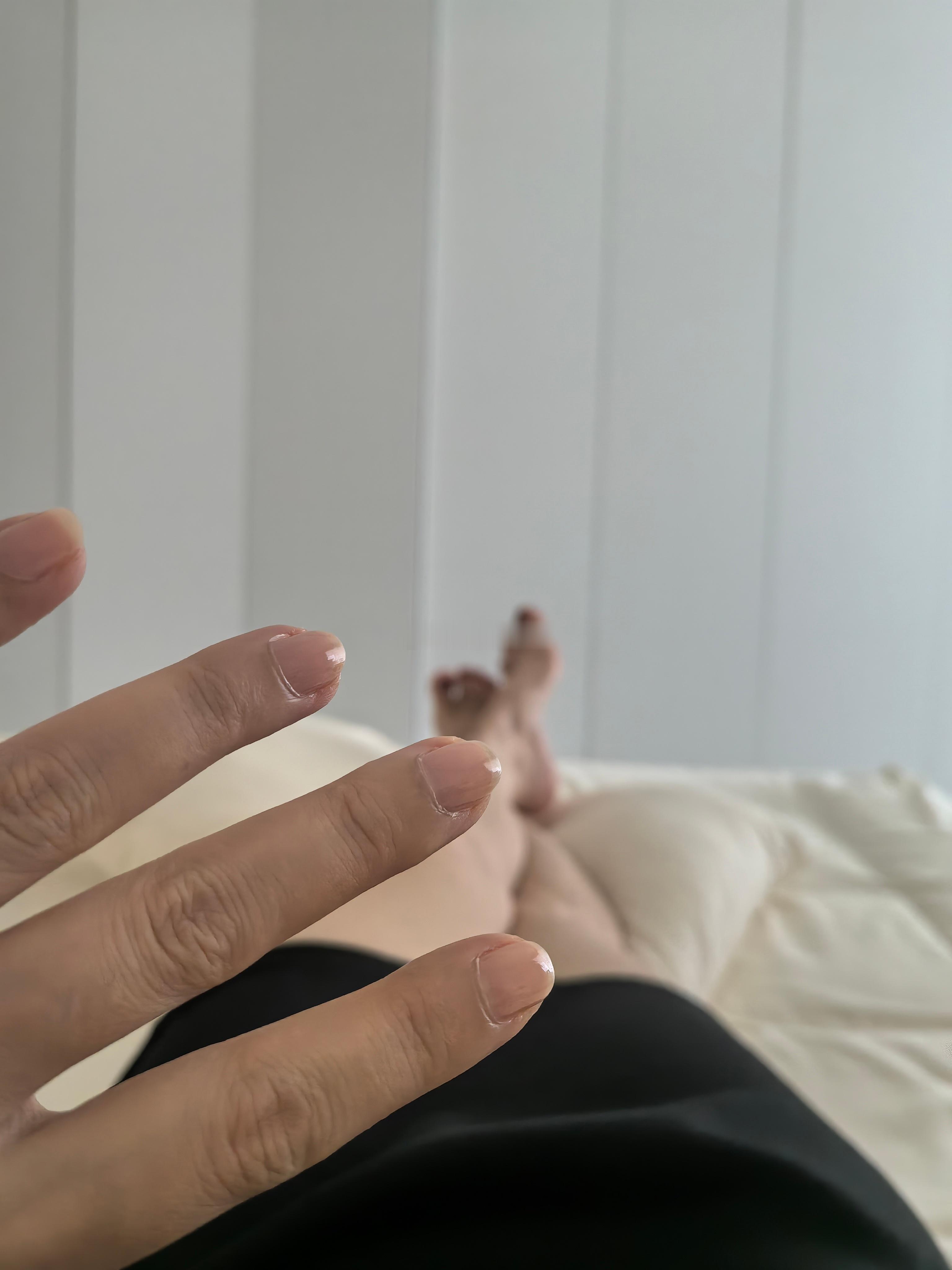 昨晚姐姐也磨了指甲还涂了新买的亮油呢[红脸笑]​​​