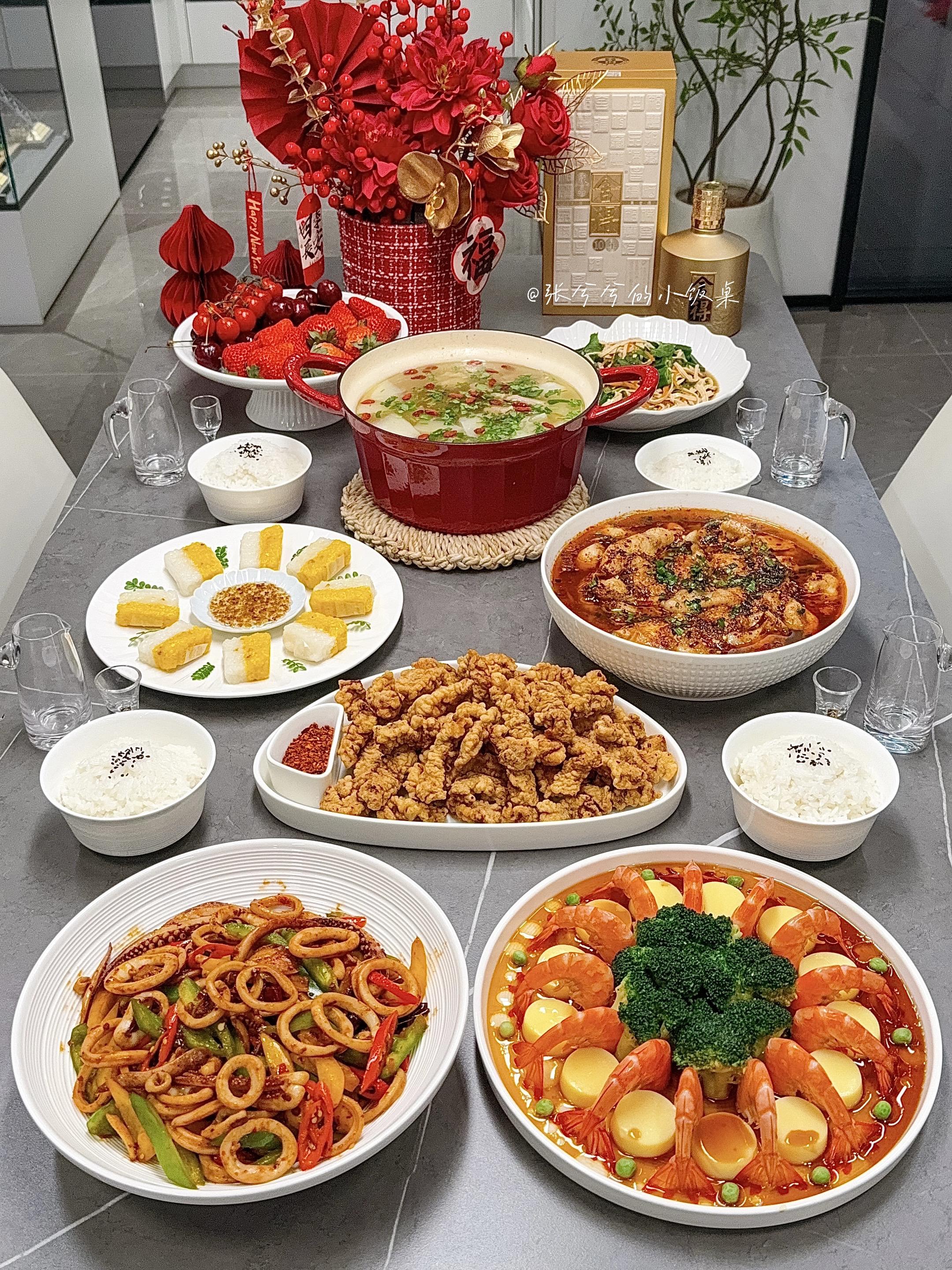 我家的年味，就藏在这桌热气腾腾里。家的温度，是从我系上围裙开始的。🧑...