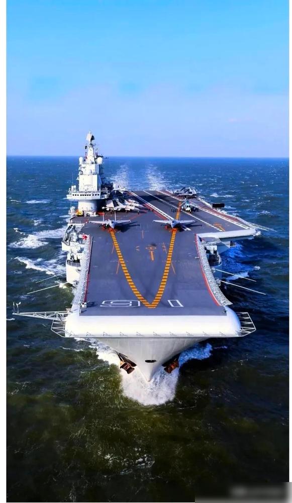 辽宁舰下水到入列用了411天、山东舰965天，福建舰1237天。这组时间数字，藏