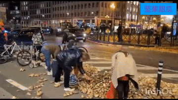 900亿欧元给了，民众还是要捡土豆。欧盟开会，帮乌克兰贷款900亿欧元，声明不要