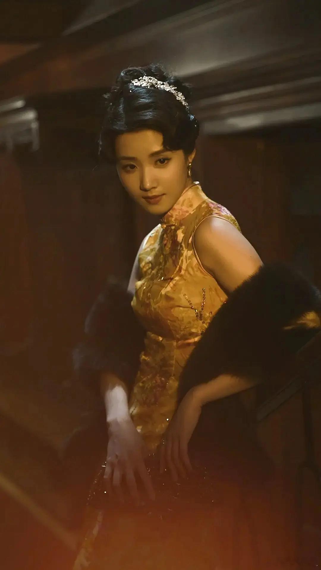 卢昱晓好像不太适合旗袍耶​​​