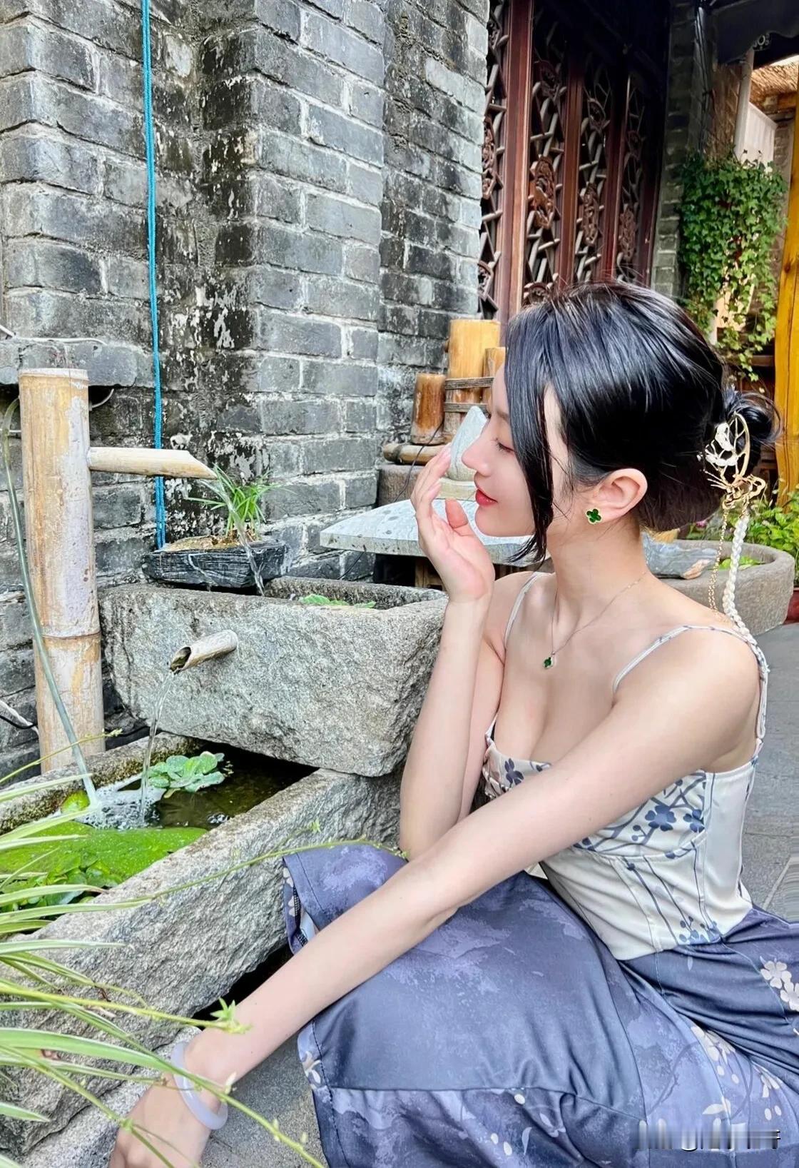 东方古典美女日常休闲