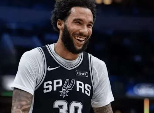 NBA常规赛，马刺以126-110战胜篮网。赛后，尚帕尼在采访中感慨道：“我这