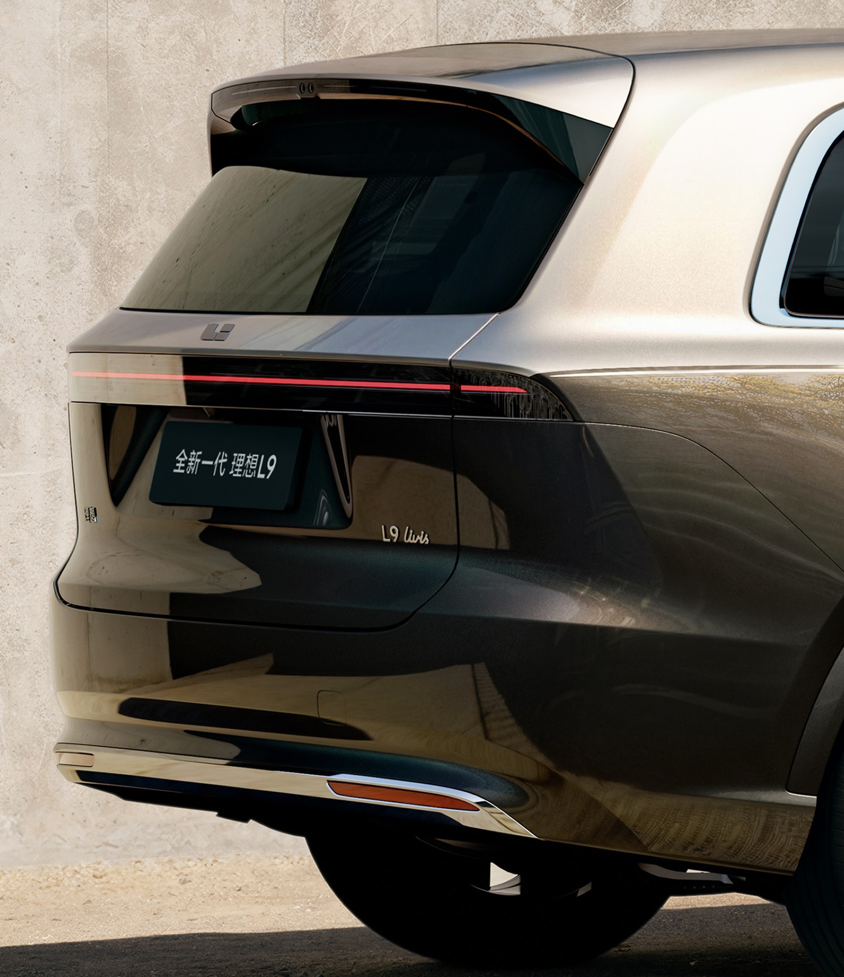 新款理想L9的尾部设计，真是设计实力的体现。这应该是新款L9在设计上领先其他
