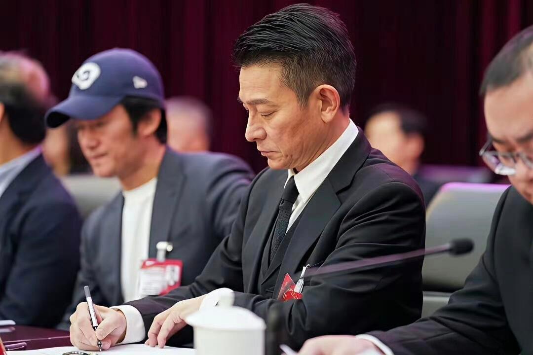 64岁刘德华再登新闻联播！当选影协副主席，这状态绝了[鼓掌]​​​