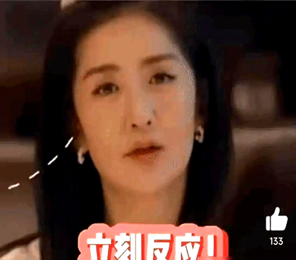袁咏仪当着董子健的面，指着赵丽颖直接甩了一句“我很不喜欢这个女的”，把现场气氛瞬间干沉默了后来大家才