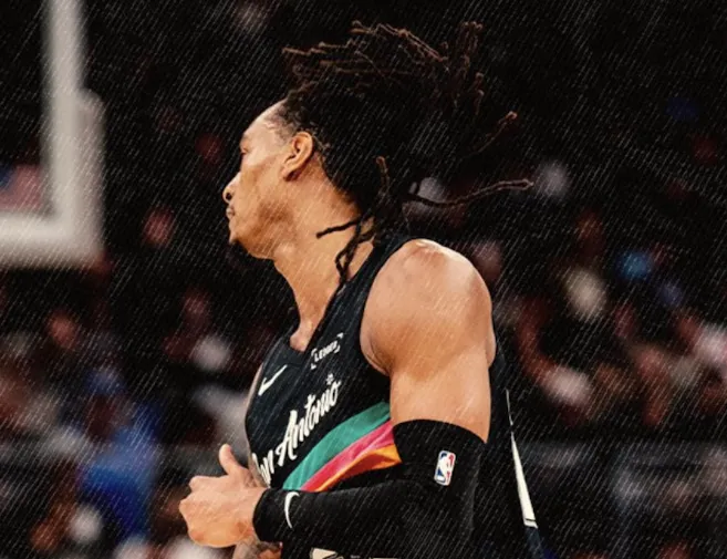 NBA常规赛马刺以127-95战胜雄鹿马刺球员德文-瓦塞尔接受了记者采访，瓦