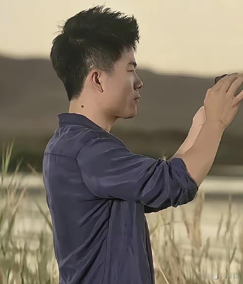 抖音上真正能稳住十万人的，其实只有六个人。董宇辉、陈泽、陈伯、木森、旭旭宝