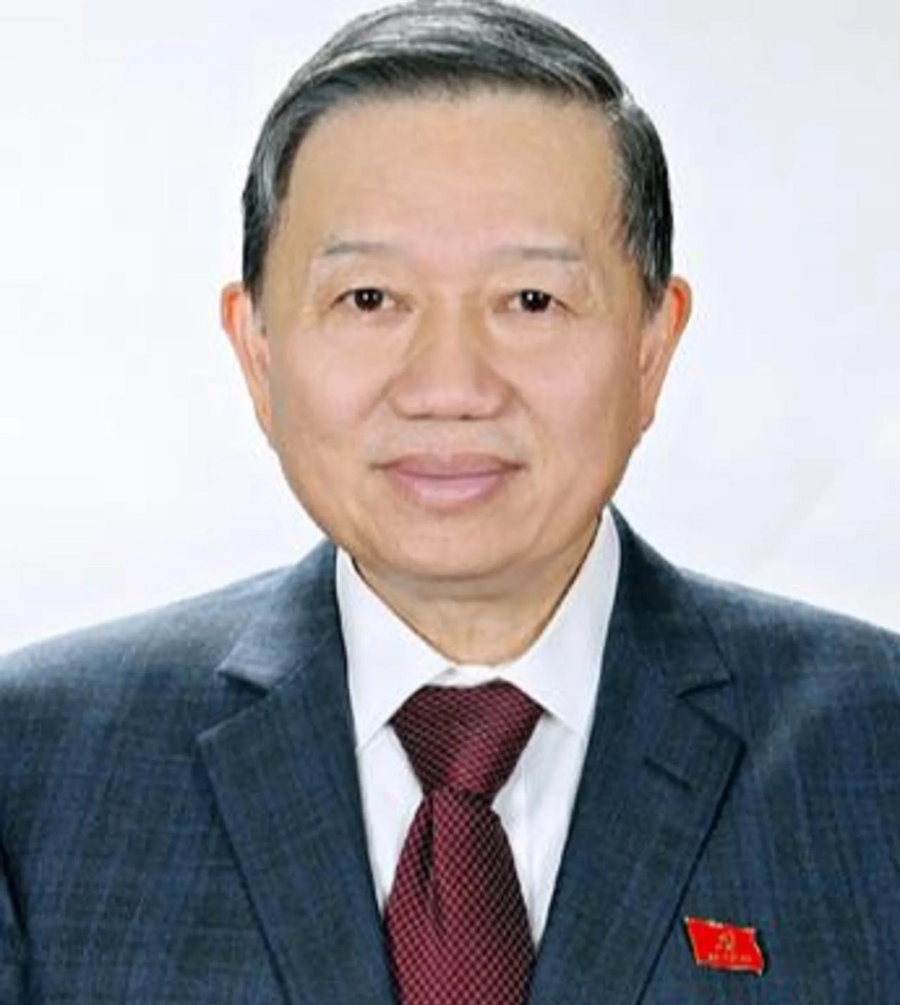 越南领导人苏林经过一年的努力，把越南政坛权力牢牢握在手中，把梁强、范明政、潘文江