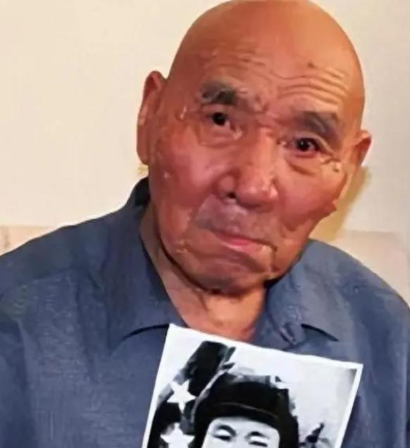 1953年，毛主席见到志愿军“打坦克英雄”苏吊蛋后，觉得这个名字实在不雅，便笑着