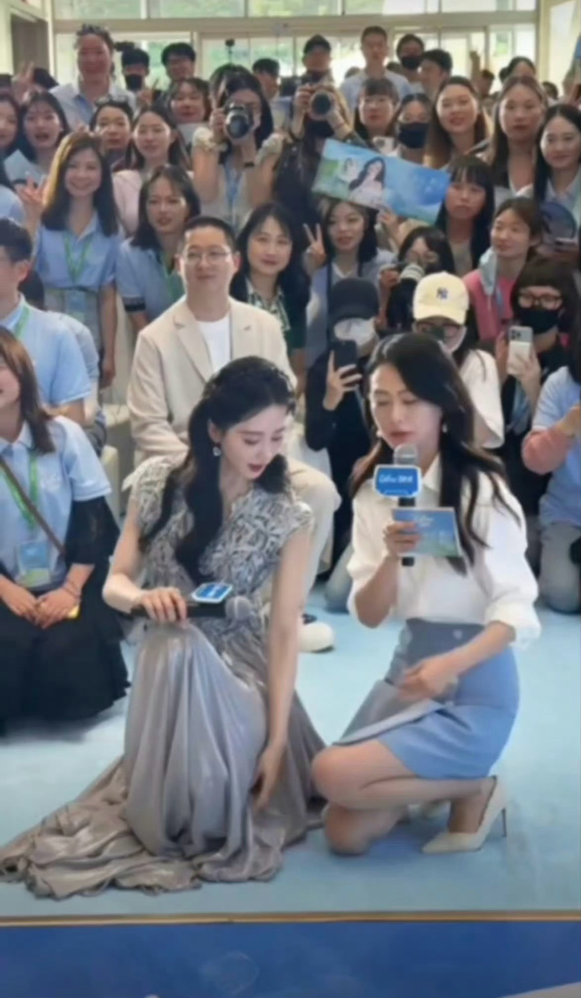 刘诗诗这一盖真的封神了，原来女孩的裙摆也可以保护别人