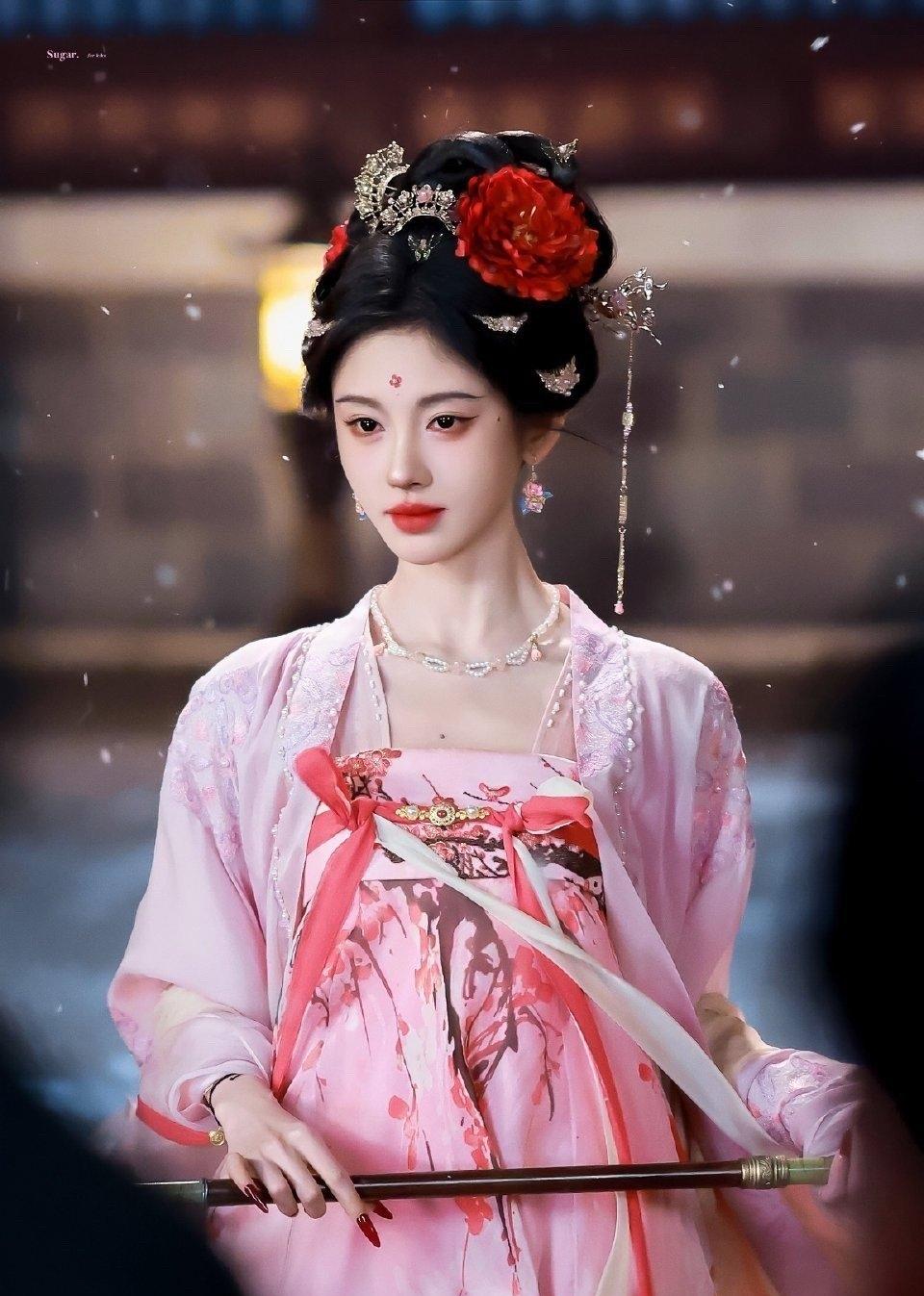 这瓜，真的越闹越没边了。2026年3月30日，上海。丝芭传媒实名举报鞠婧