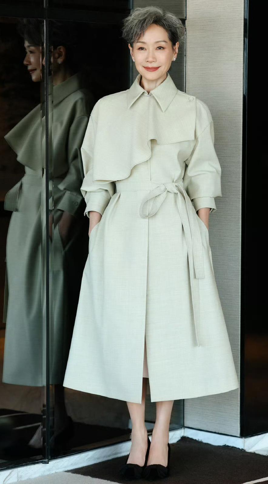 60岁的女人，能穿叶童身上的这件衣服吗？哈哈，肯定能啊！叶童也是60多岁的女