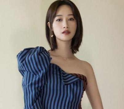 正在播出的电视剧《兵自风中来》里，女主角是蓝盈莹，剧里名叫梁虹，之前看过蓝盈莹主