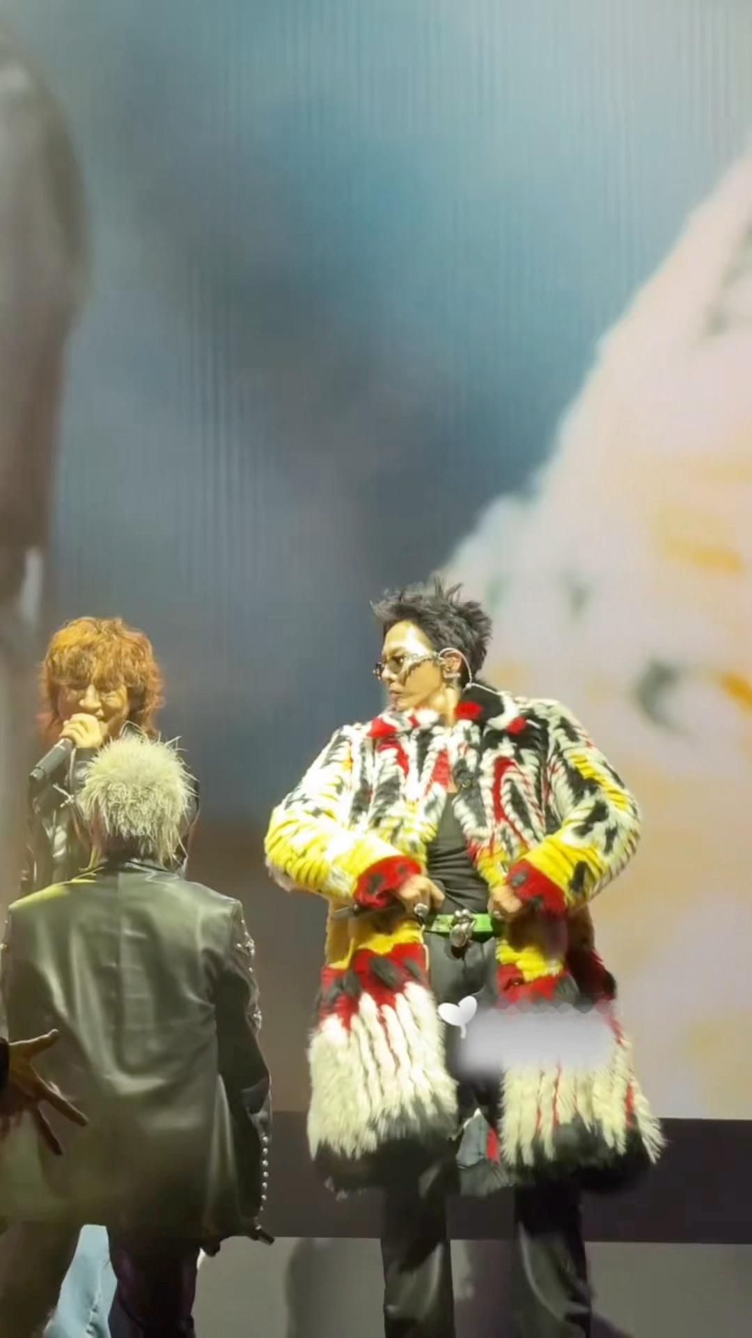 不敢想和rose朴彩英一起蹦迪有多爽BigBang科切拉舞台下的lisa朴彩英