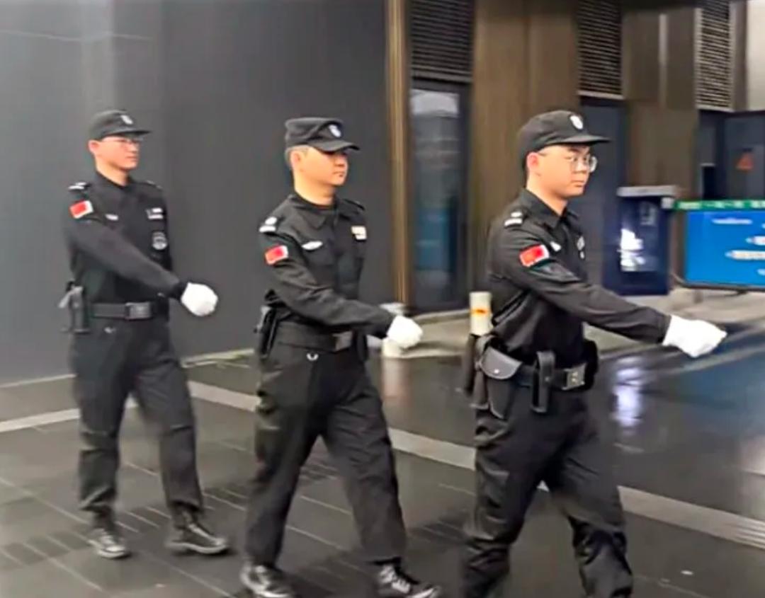 为什么年轻人都不愿做保安呢？大家现在不管走到哪里，看到的保安几乎全是中老年大叔
