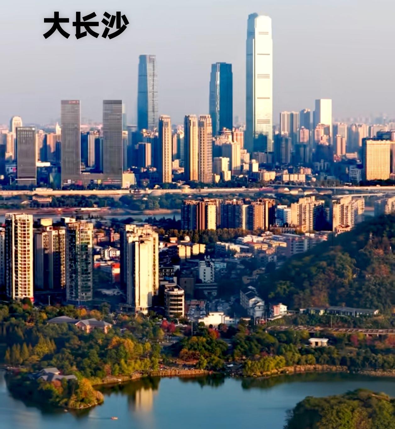 这样看长沙市区，市区的超高层还是太少了，全长沙城虽然有不少超高层，但分散的太远了