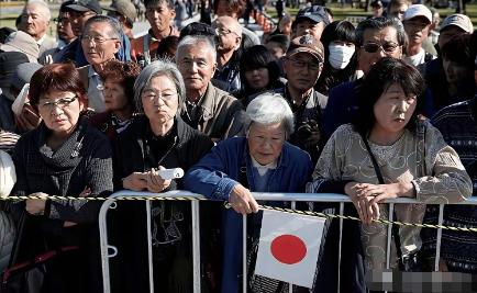 最近日元快把日本逼疯了，美元兑日元一直在159左右晃悠，就差一步到160，可日本