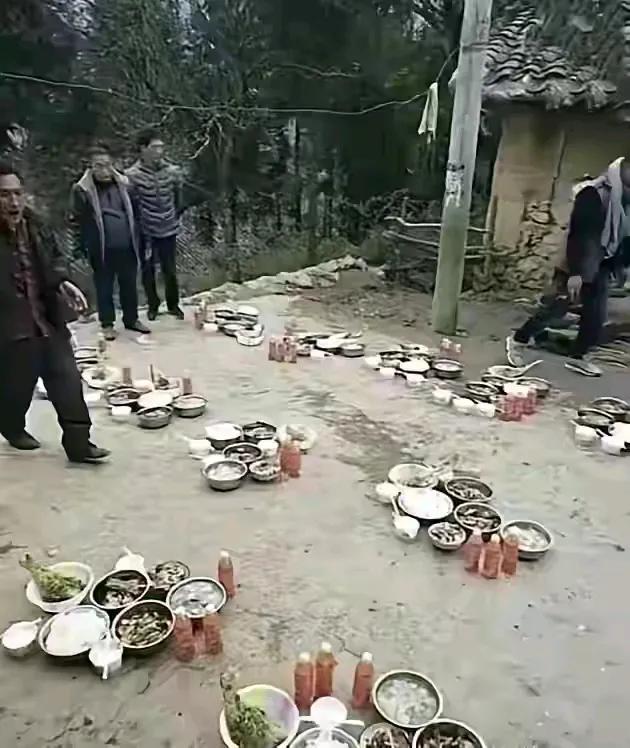 看到这张照片，可能又有一大批人要吐槽了。有人说，太不讲卫生了。也有说，怎么可能