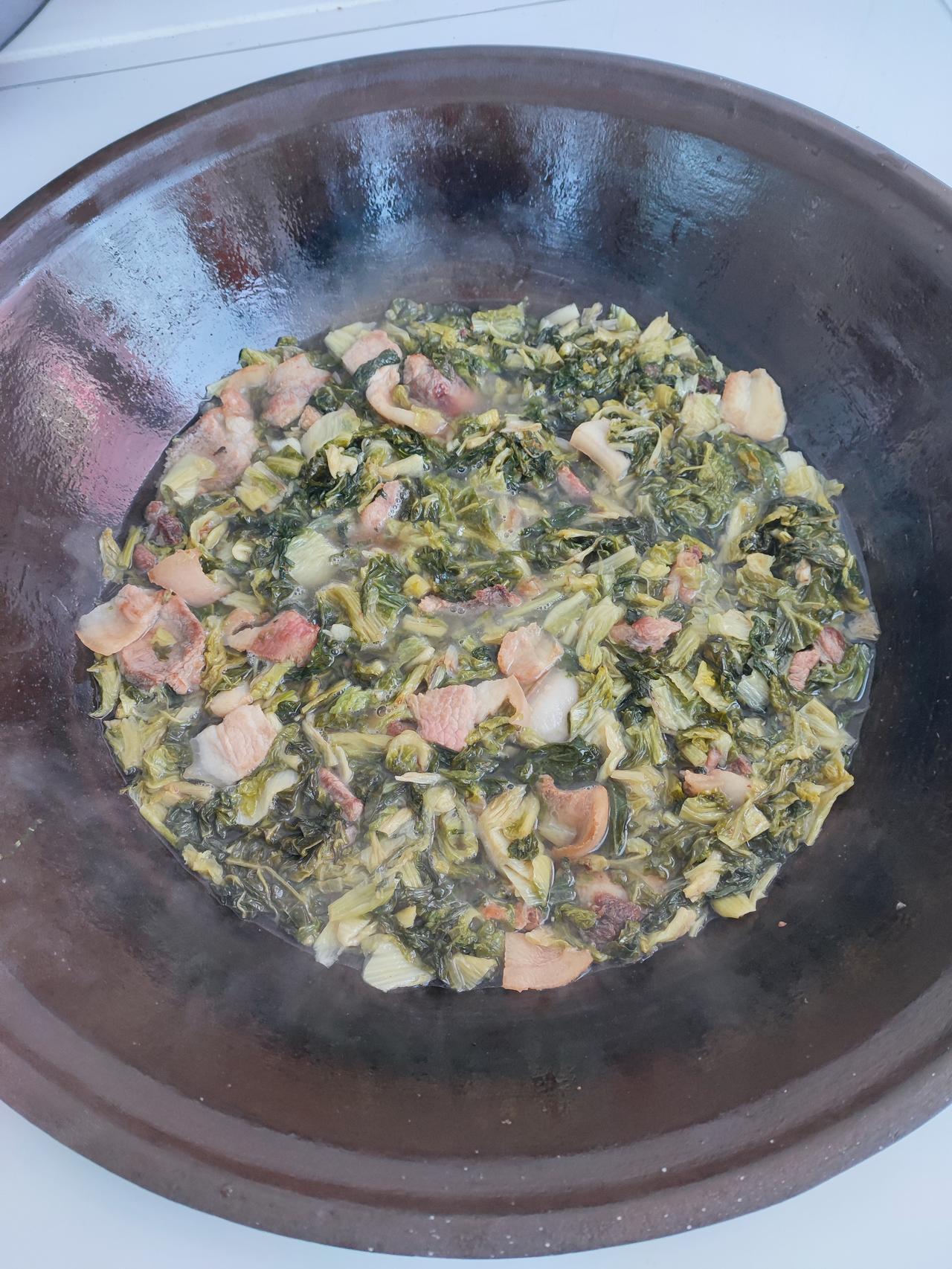 东北人的杀猪菜（就是炖的晾干的干白菜）[汗]不是🈶多喜欢吃，就是感觉每