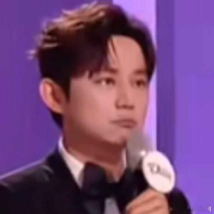 何炅英子你是我的劫华晨宇你可别添火了！何炅面对那英的票数质疑已经够结巴了，这劫