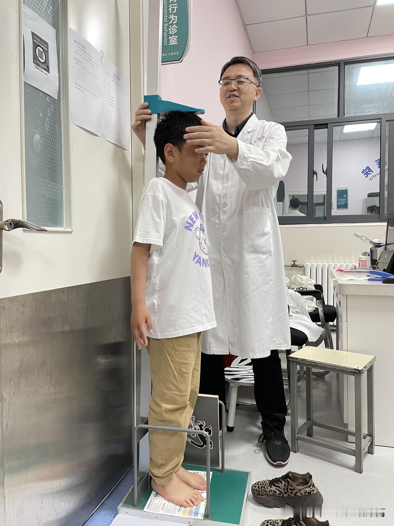 家长对孩子狠狠心，才能有效改善孩子矮小症门诊上、评论区很多家长说，家里的孩子