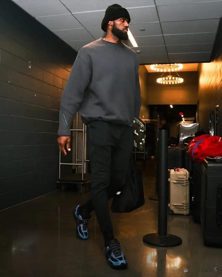 NBA传奇名宿雷吉-米勒真是太敢说了！最近雷吉-米勒在参加的一个节目中聊到了湖人