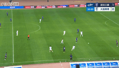 武汉三镇卡迪斯首次首发出战，体现很好的支点能力以及终结能力，这个远射已经值回了