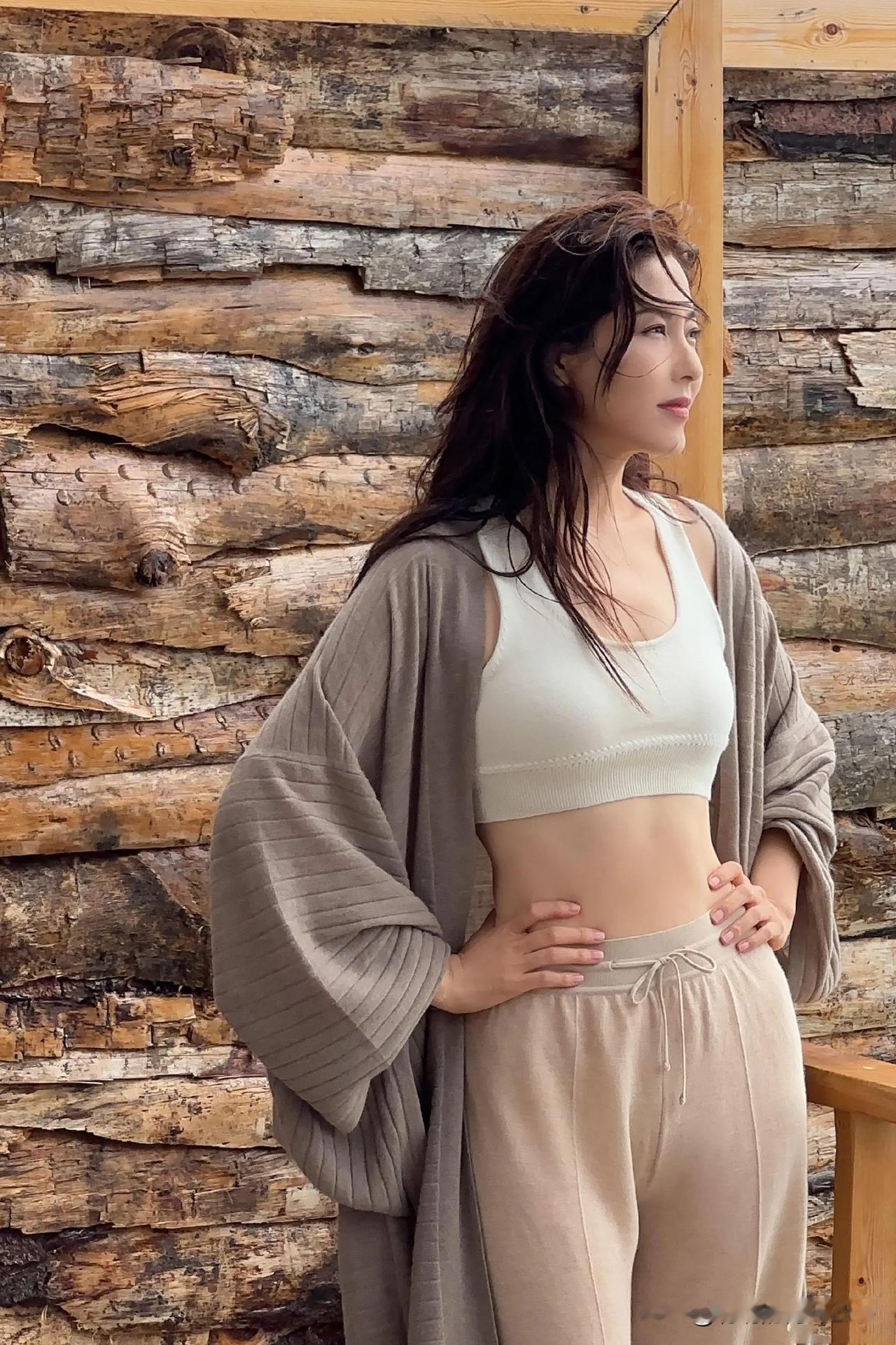 曾黎，美得大气端庄又自然，不愧是中戏校花