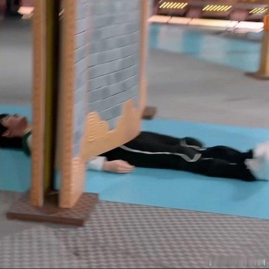 丁程鑫最想删掉的一段评选年度综艺爆笑名场面必须有这个丁程鑫滑铲睡觉的一席之地这