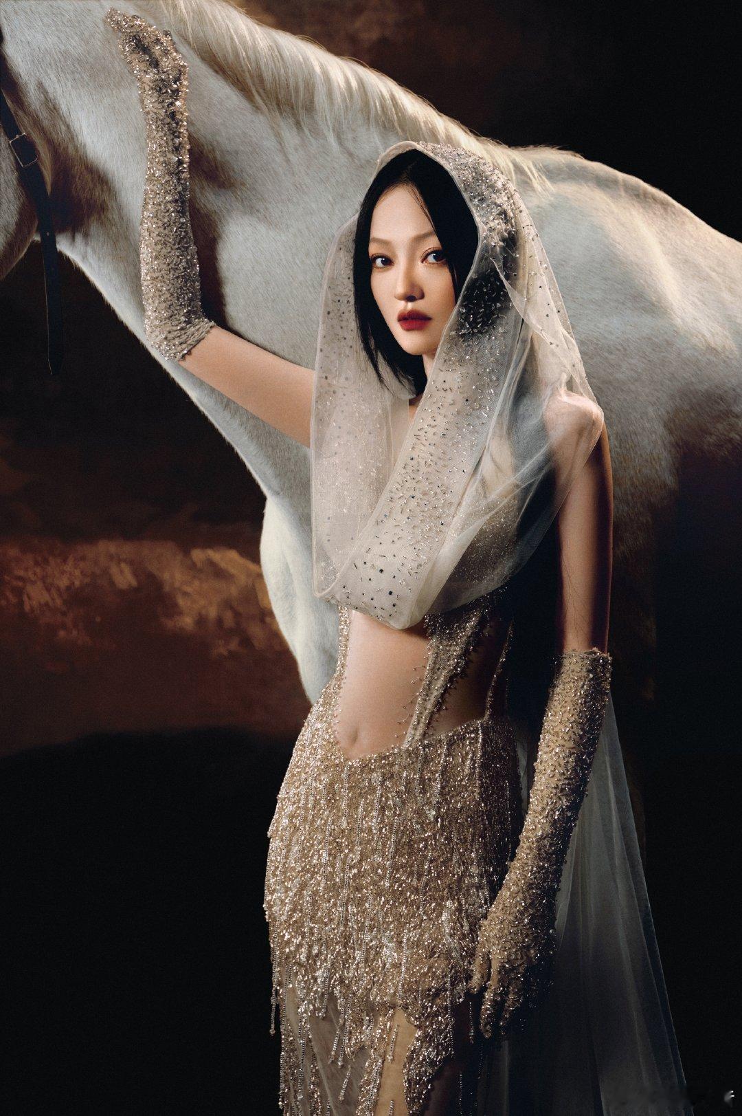 张韶涵新专辑与世之争2025全新专辑「与世之争」今日正式全球上线！其中《大小孩