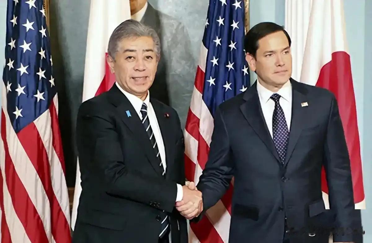 美国又给日本送大礼，1200枚导弹背后藏着啥秘密最近美国又给日本送了个大礼