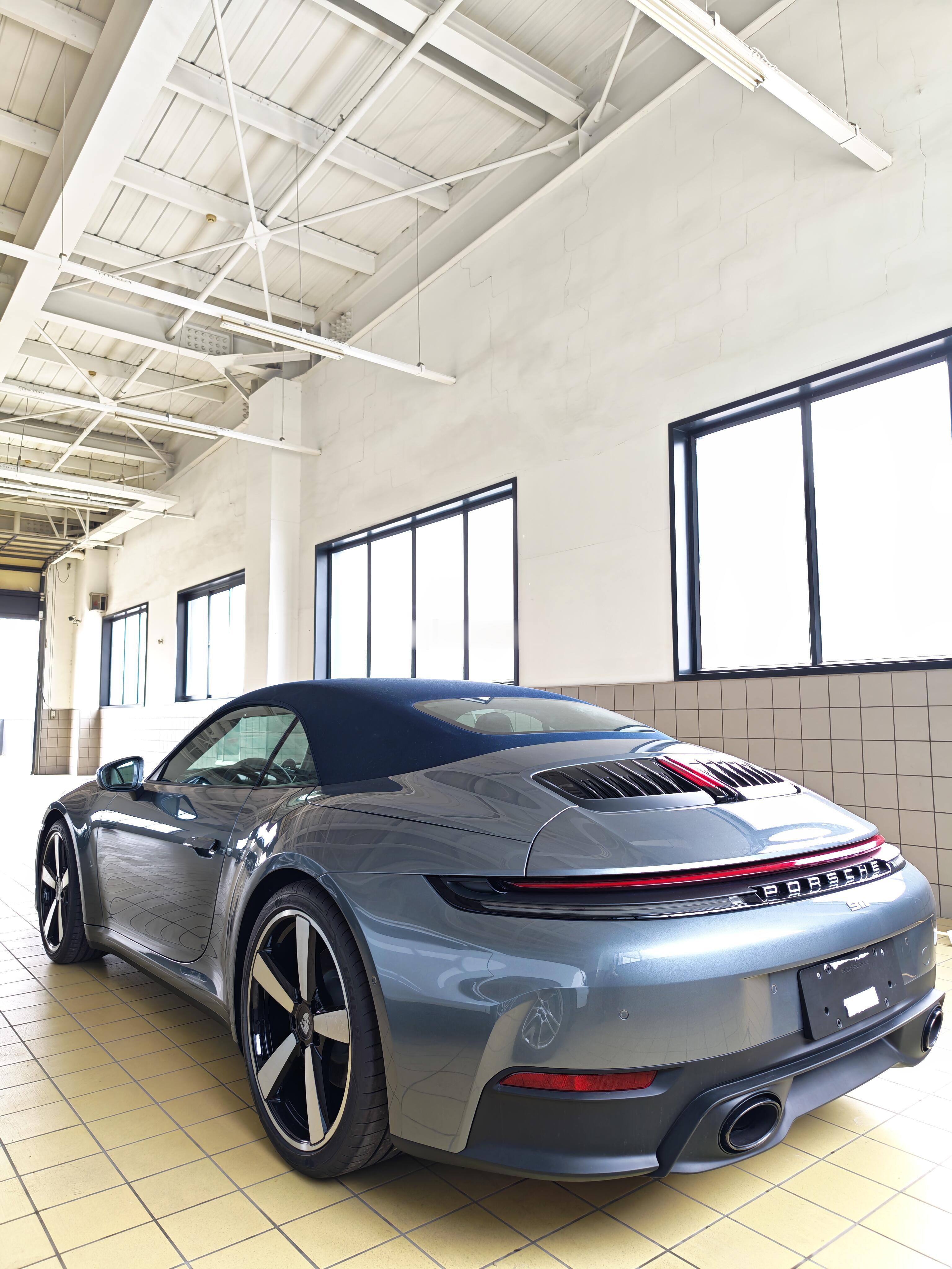 谁能拒绝一台灰蓝软顶911CarreraCabriole水泥灰车身+深海蓝软
