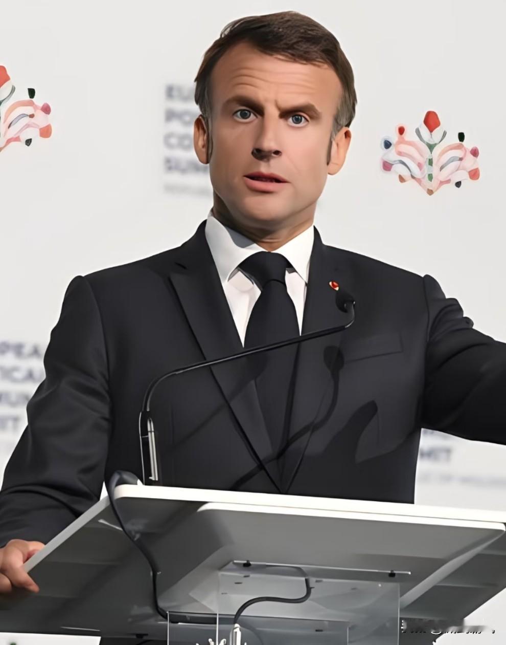 欧盟成员国之一的法国总统马克龙已经直接告诉全世界说，欧盟支援乌克兰的900亿欧元