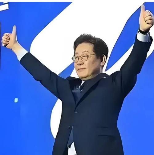 很多人小看了李在明，他们认为韩国没有独立的外交权，一切都是看美国眼色行事的。其实