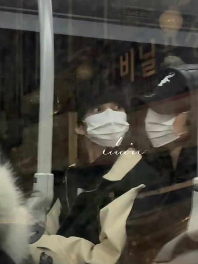 我活在这个世界上真的不想伤害别人，可是对面看了哥哥一眼，感觉色咪咪的，肯定有事儿