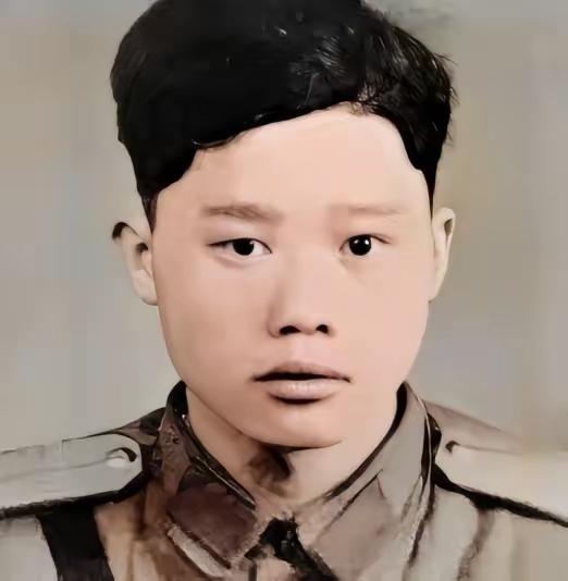 1951年1月28日，志愿军战士潘天炎因为生理需要去附近的草丛解决，却意外发现阵